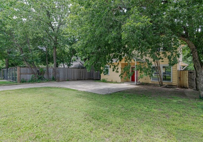 Building Photo - 1702 Singleton Ave