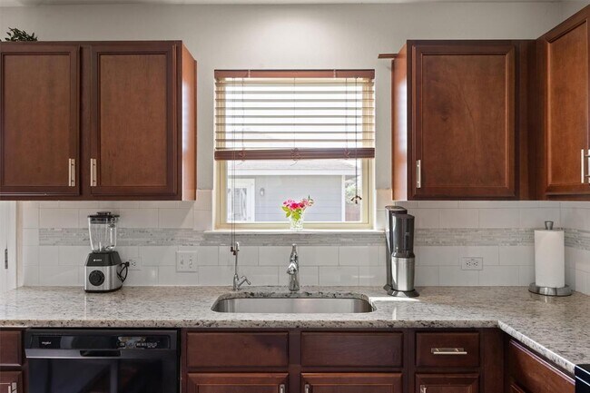 Building Photo - 369 S Brook Dr