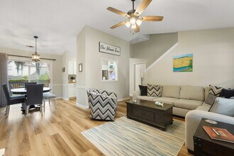 Building Photo - 529 Pointe S Dr