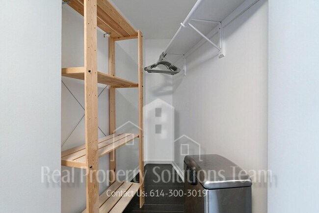 Building Photo - Downtown Condo!