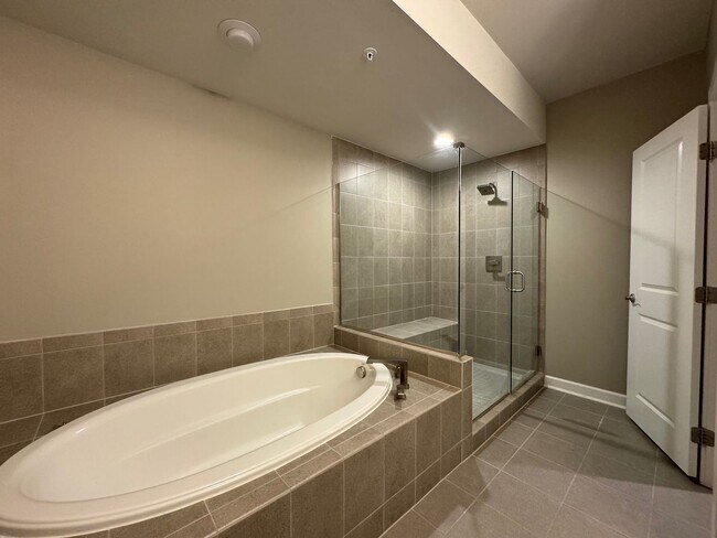 Building Photo - Stunning 4 Level 4 Bed 3/2 Bath Home With Balcony And Deck In Westmoore At Moorefield