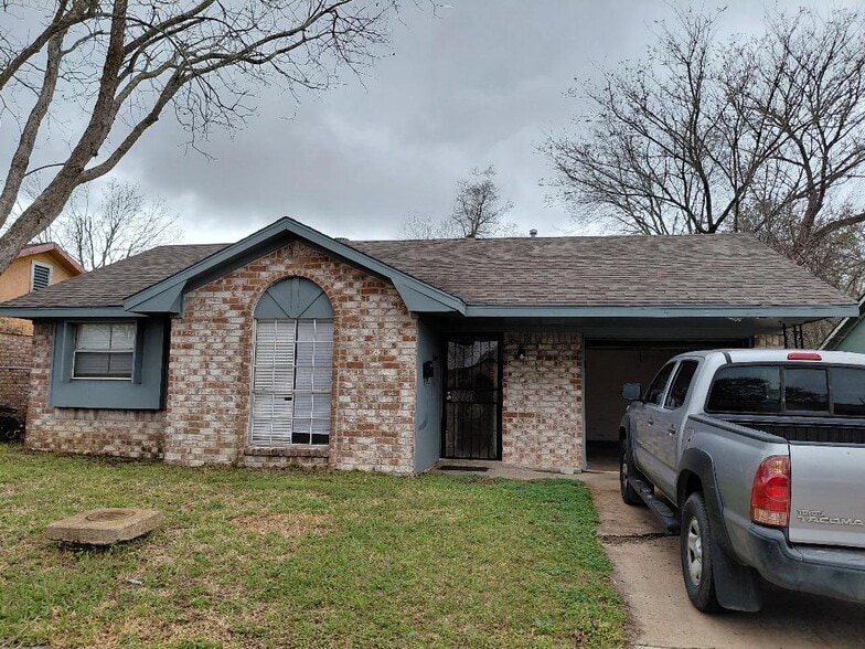 Building Photo - 5019 Tavenor Ln