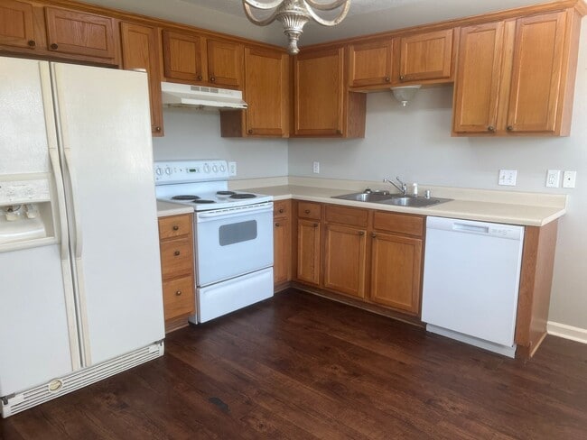 Building Photo - 3 Bed 2 Bath Home