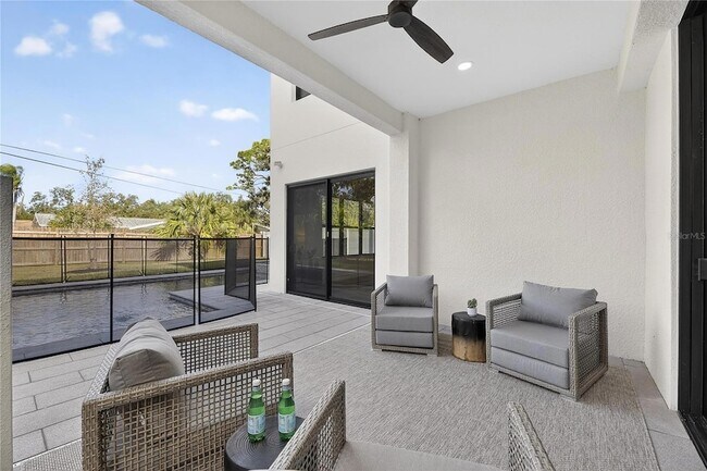 Building Photo - 2335 Oak Terrace