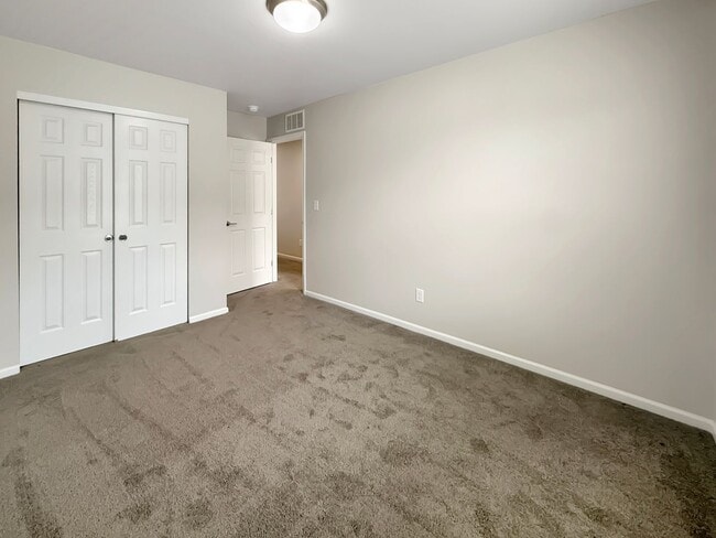 Building Photo - $0 DEPOSIT OPTION. BRIGHT AND SPACIOUS 3-B...