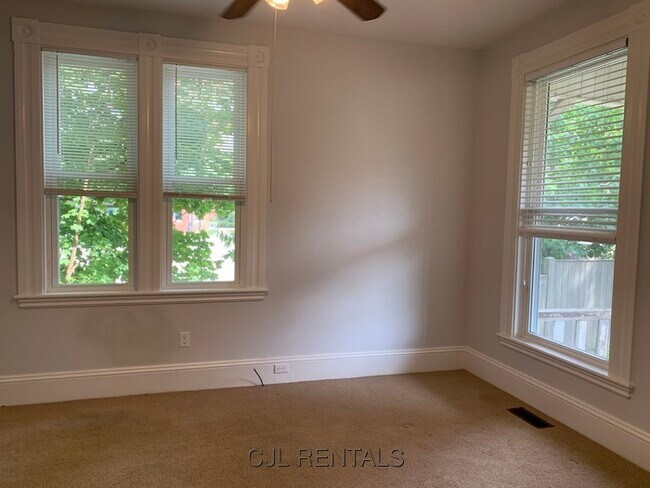 Building Photo - 275 Crescent St