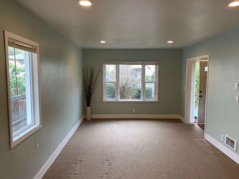 Spacious living room bathed with natural light - 5211 Fauntleroy Way SW
