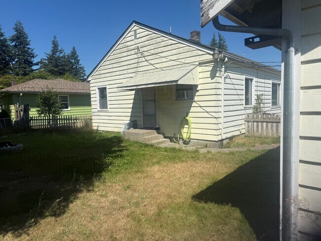 Building Photo - Sedro Woolley Two Bedroom With Large Shop