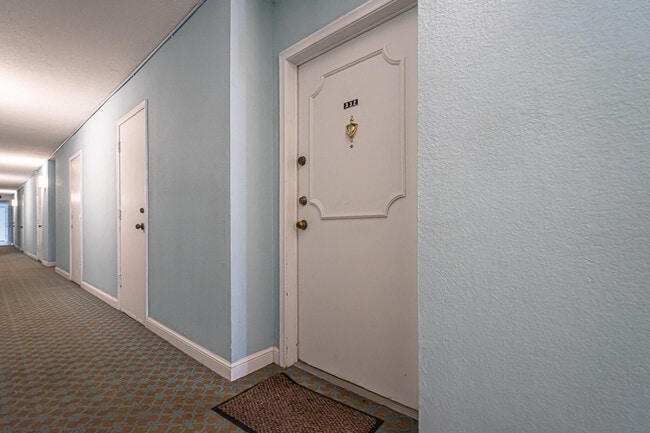 Building Photo - 1801 S Ocean Dr