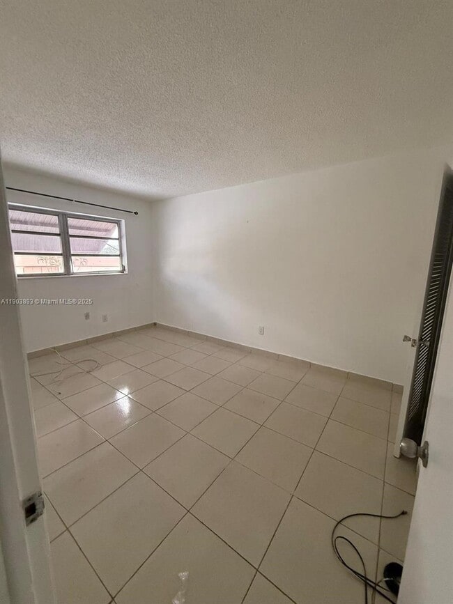 Building Photo - 1630 W 74th St