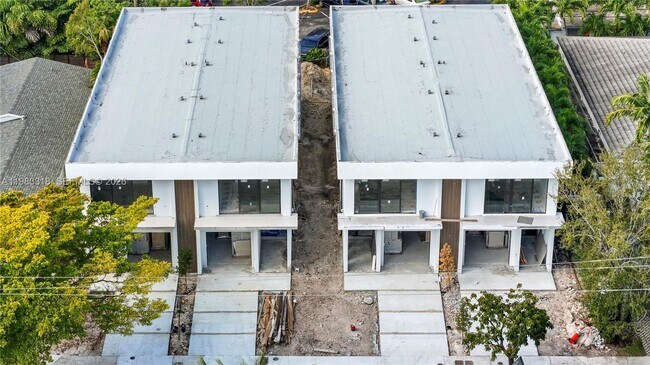 Building Photo - 11 SE 12th Ave