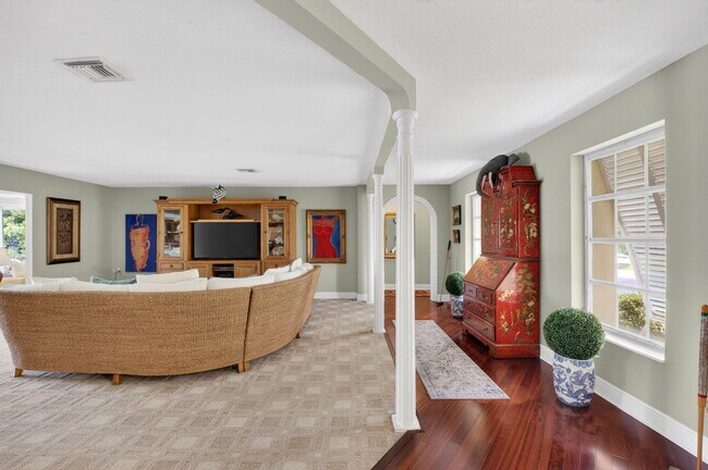 Building Photo - 30 Spanish River Dr