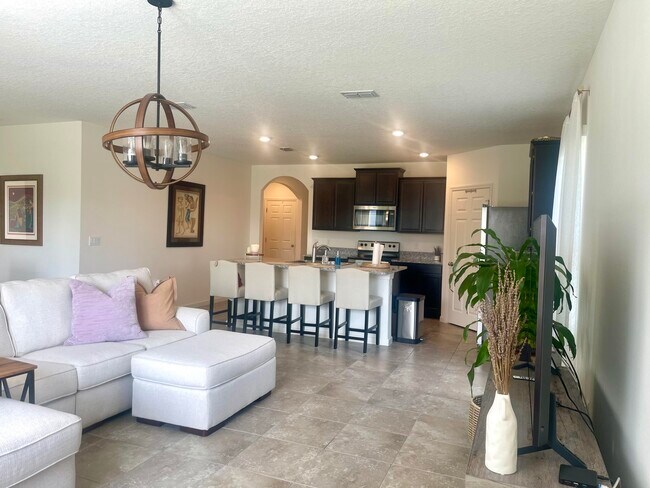 Building Photo - 10574 SW Cambria Ln