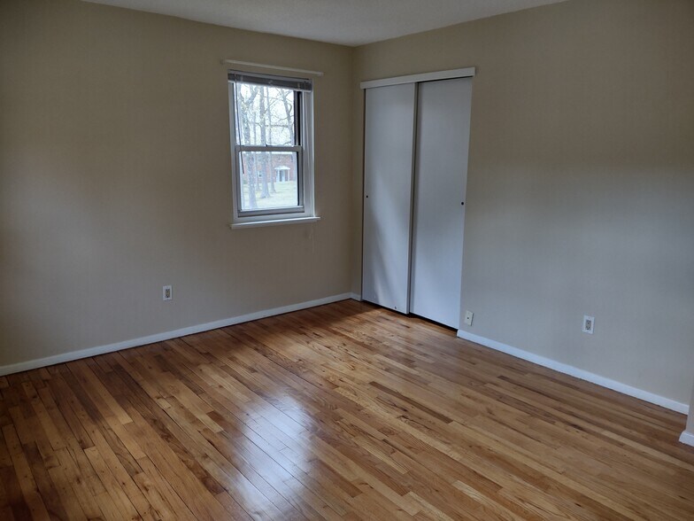 Building Photo - 482 Oak Ave