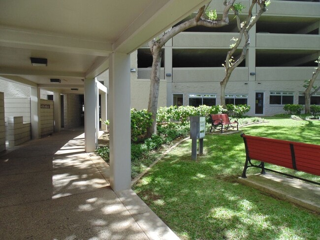 Building Photo - Newly renovated 1 bedroom, 1 bath, 1 parking in Makiki!