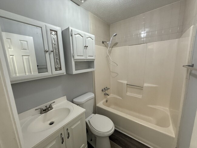 Building Photo - 110 Central Lake Dr