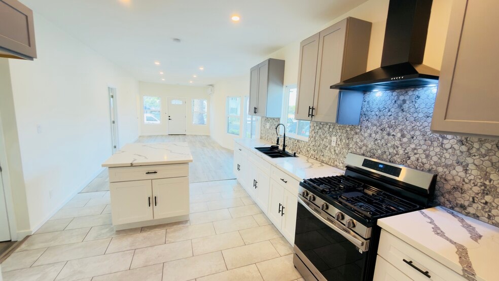 Building Photo - 1162 E 46th St