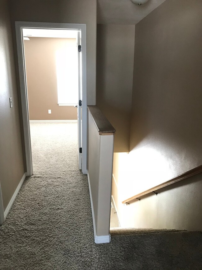 Building Photo - Charming 2 bed 1.5 bath Parkside Town Home...