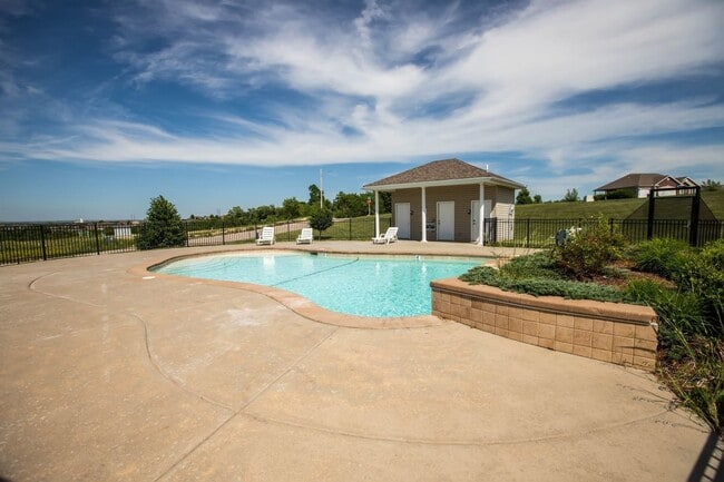 Building Photo - 3D Tour Available - Beautiful Miller Ranch Town-Home with Open Floor Plan! Available July 1st!