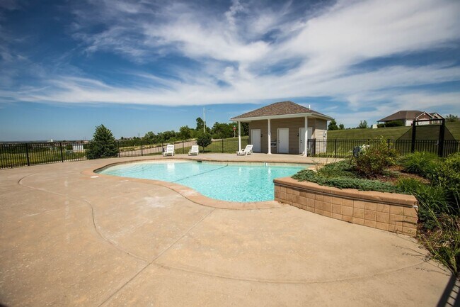 Building Photo - 3D Tour Available - Beautiful Miller Ranch Town-Home with Open Floor Plan! Available July 3rd!