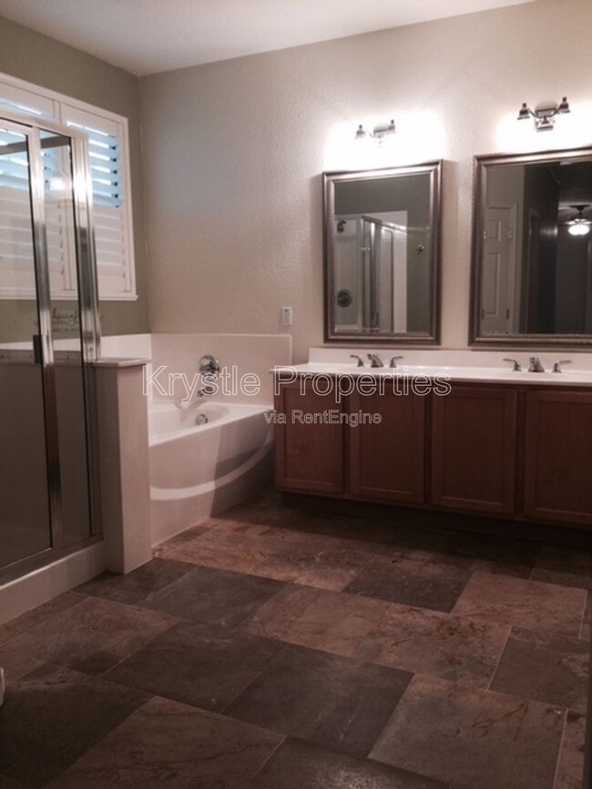 Building Photo - 510 Pyramid Ct