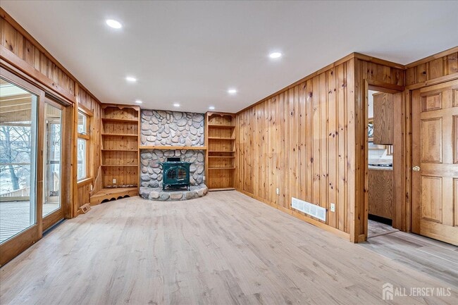 Building Photo - 23 Cardownie St