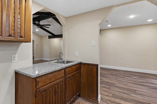 Building Photo - 1037 Alicia Ln
