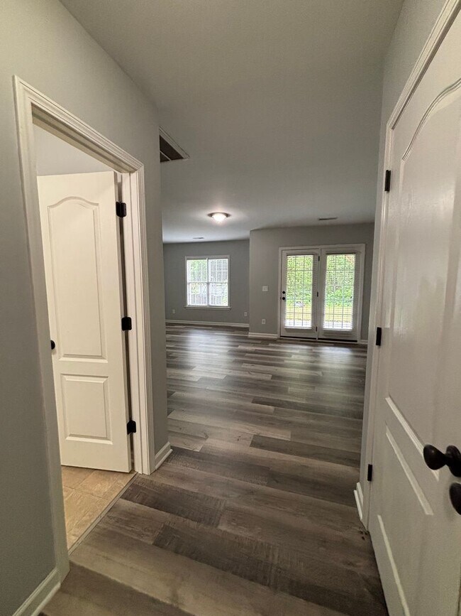 Building Photo - 402 Beaumont Cir