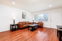 Building Photo - 720 Jamaica Pl