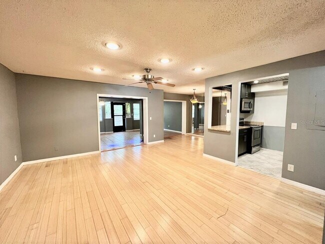 Building Photo - 1217 McMullen Booth Rd