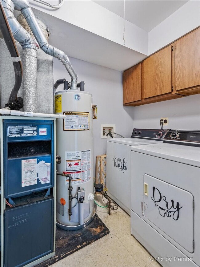 Building Photo - 5815 Wilshire Ct