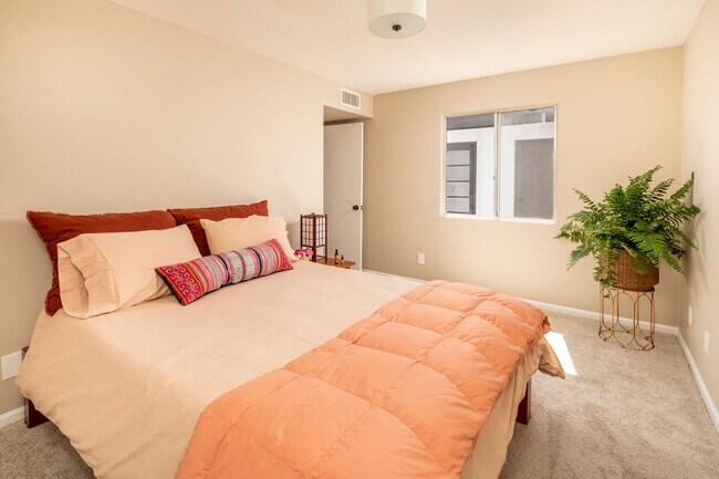 Building Photo - 905 W Berridge Ln