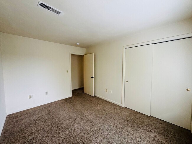 Building Photo - 844 Claytor Square