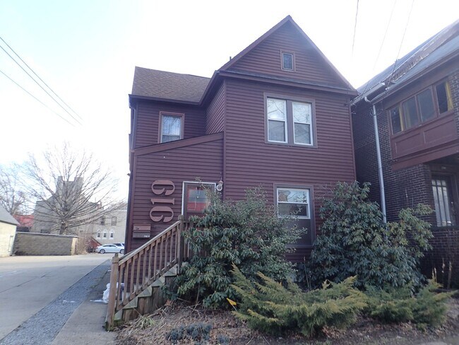 Building Photo - 919 Plum St