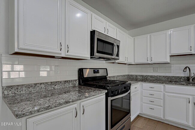 Building Photo - 4828 Ballerina Dr