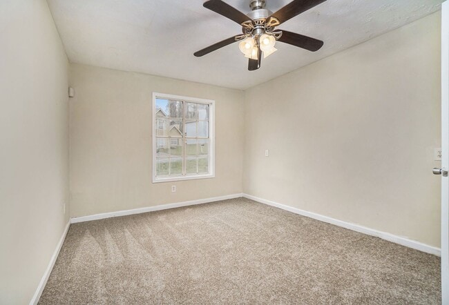Building Photo - 3 Bedroom 2 Bath in Stone Mountain