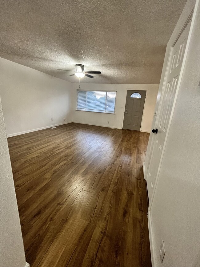 Building Photo - 1240 N 2nd E