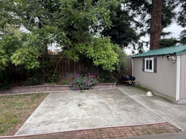 Building Photo - OPEN HOUSE this Wednesday 5pm-6:30pm - Private Redwood Setting | 4BR Home with Family Room, Bar &...