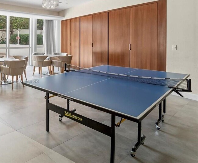 Building Photo - 18101 Collins Ave