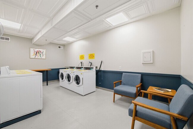 Building Photo - 1405 Van Ness Ave