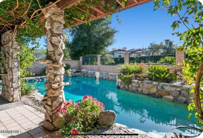 Building Photo - 379 S Greenway Ave