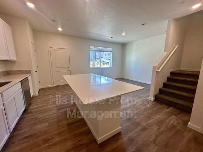 Building Photo - 3961 Pinnacles Ct