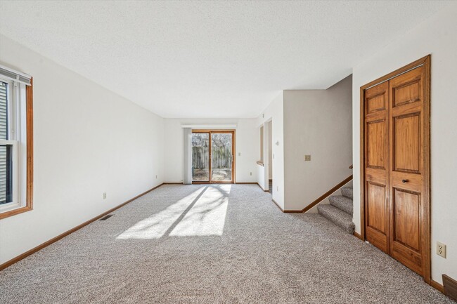 Building Photo - 1027-1029 Valley Side Dr.