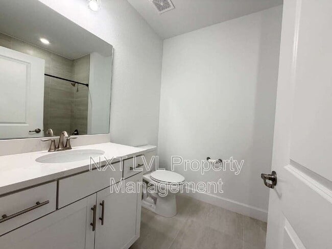 Building Photo - 16570 Ridgeview Cir