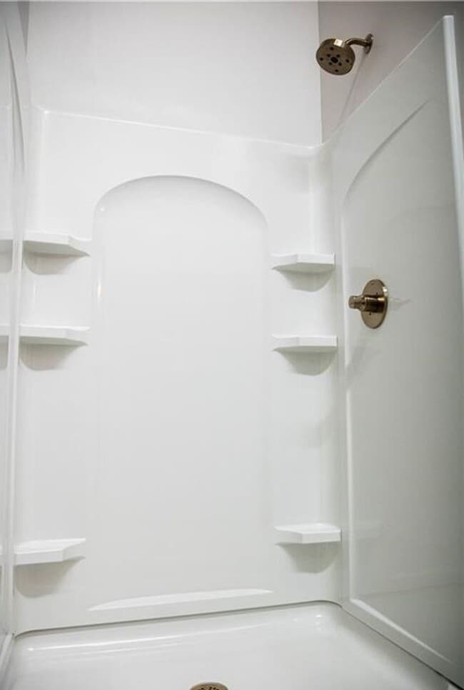 Building Photo - One Bedroom Apartment