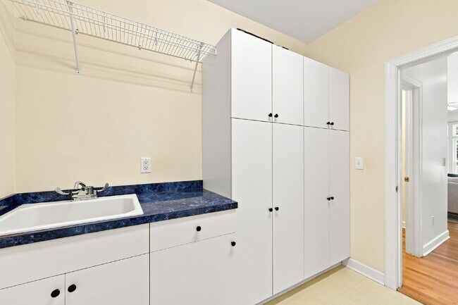 Building Photo - 108 Clay Cir