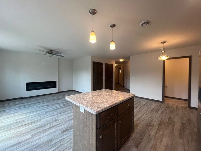 Building Photo - 1610 Eastside Cir