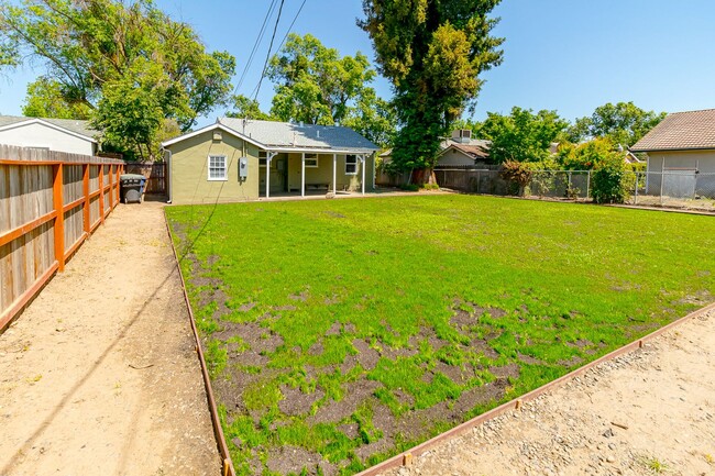 Building Photo - Remodeled La Loma Bungalow!
