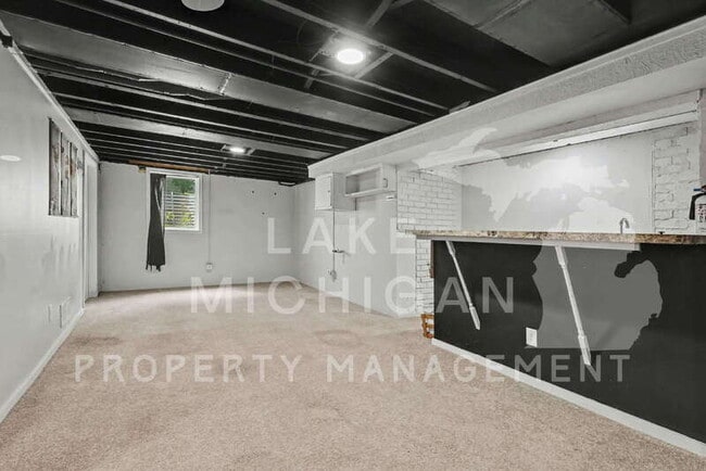 Building Photo - 704 Buckingham St SW