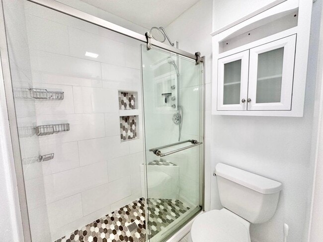 Building Photo - 104 Lakewood Dr